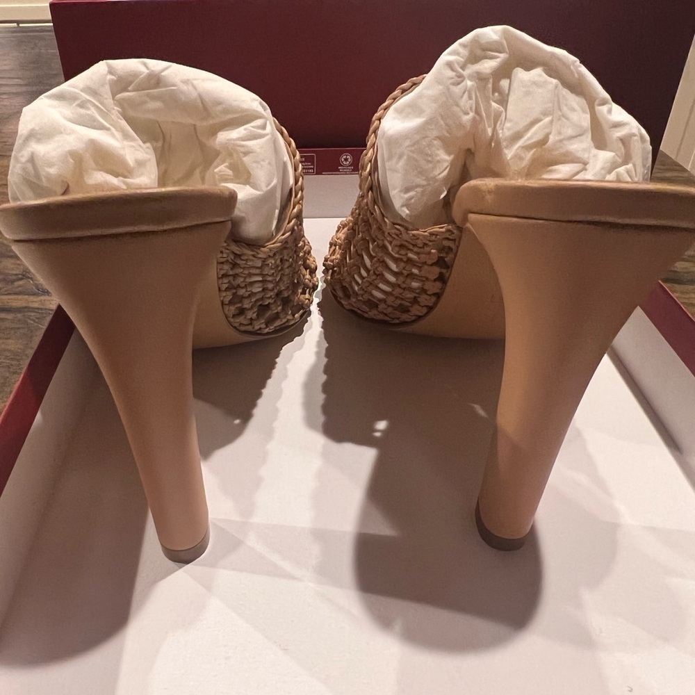 Salvatore Ferragamo Mules Ella’s Beige Caged High Heels Sz 8.5 Sandals Heels NIB - Picture 4 of 7